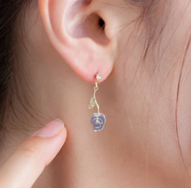 Flower earrings with titanium post (3 colors)